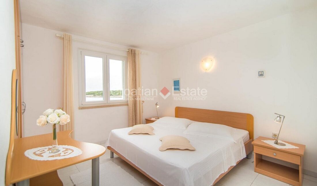 croatia-brac-villa-seafront-pool-sale(108)