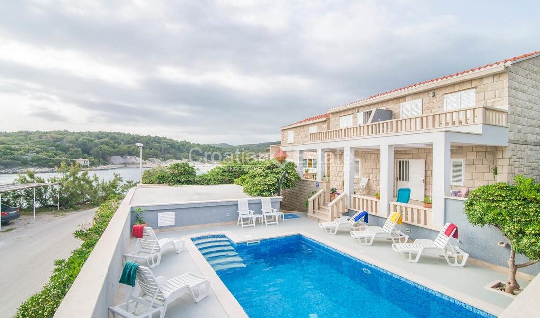 croatia-brac-villa-seafront-pool-sale(116)
